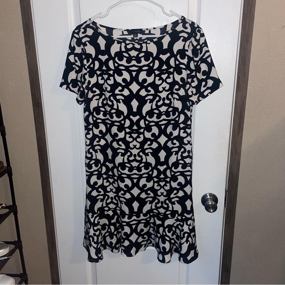 Ann Taylor Black & White Abstract Print Dress Size‎ 8
